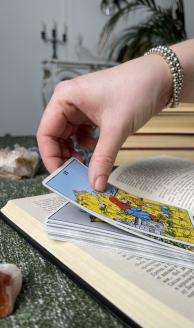 Lecturas de tarot en línea: los métodos asombrosos mediante los cuales las cartas del tarot iluminan su futuro