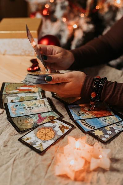 Knight of Cups Tarot Meaning: Messages about Love, Creativity, and Feelings [en] post image