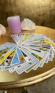 Lectura de tarot por teléfono o chat: su guía para lecturas psíquicas y de tarot