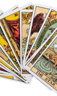 Revelando los secretos de cómo convertirse en lector de tarot