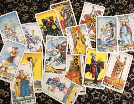 Tarot Court Cards For Beginners: Get Out Of The Dormancy And Begin Your Growth [en] post image