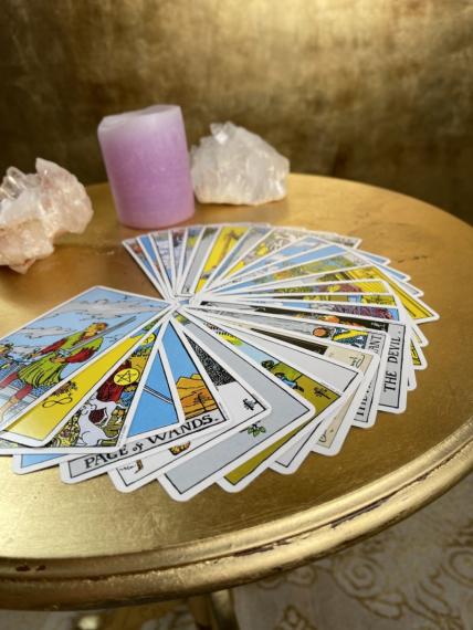 Lectura de tarot por teléfono o chat: su guía para lecturas psíquicas y de tarot [es] post image