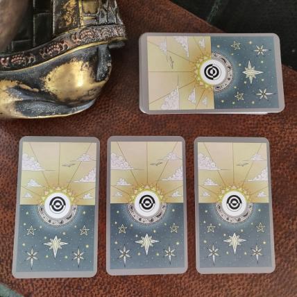 How To Shuffle Tarot Cards [en] post image