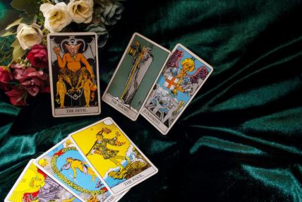 How To Do A 5 Card Tarot Reading: Build Inner Strength And Confidence [en] post image